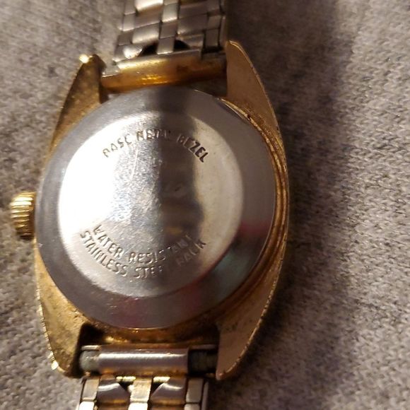 Lot of 3 Antique Wind Up Watches Timex Date & Supreme Bangle Watch Silver Gold - Picture 7 of 13